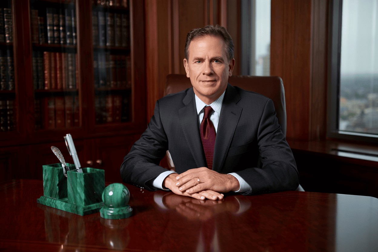 Что подарить руководителю-мужчине на Новый год 2026: лучшие идеи и советы по выбору