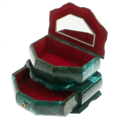 Ларец для украшений их змеевика с ящерицей