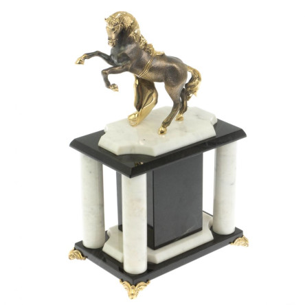 Часы "Конь с попоной" из мрамора