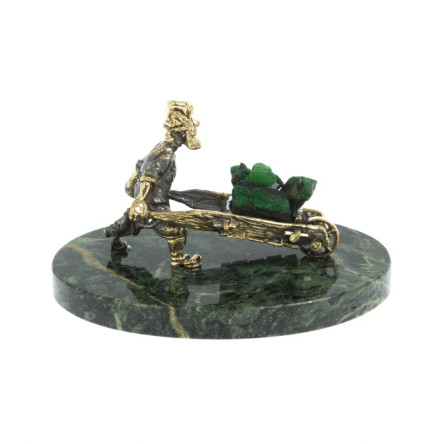 Статуэтка "Старатель с тачкой" из бронзы камень уваровит