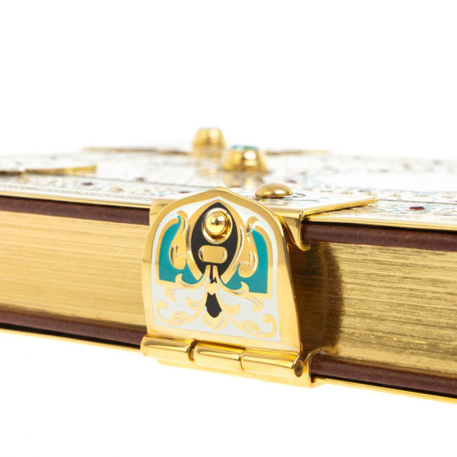 Коран на арабском языке в позолоченном окладе с четками