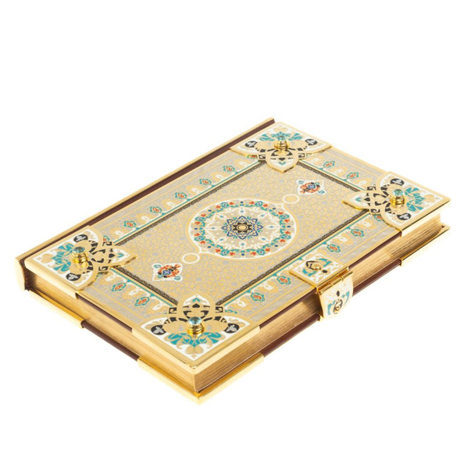 Коран на арабском языке в позолоченном окладе с четками