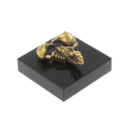 Скорпион из бронзы на подставке из долерита