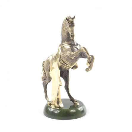 Бронзовая статуэтка "Конь на дыбах" на подставке из камня нефрит