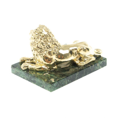 Статуэтка из бронзы &quot;Лев лежит&quot; на подставке из змеевика
