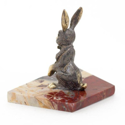 Сувенир из бронзы на подставке из яшмы &quot;Зайчик&quot;