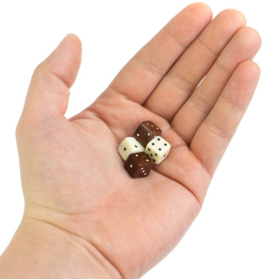 Кубики зарики 1 см белые и коричневые 4 шт