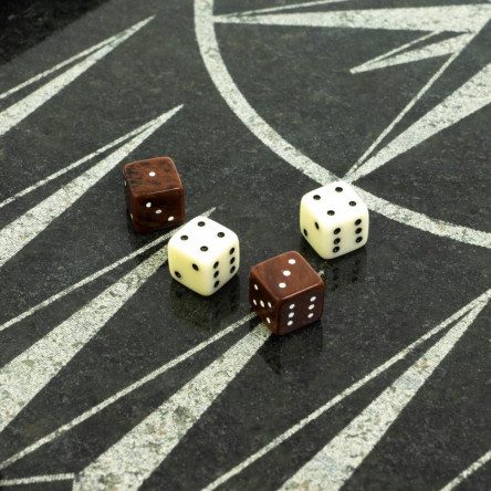 Кубики зарики 1 см белые и коричневые 4 шт