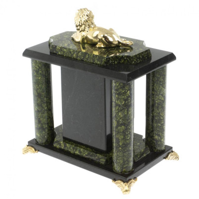 Часы &quot;Лев&quot; из змеевика и бронзы