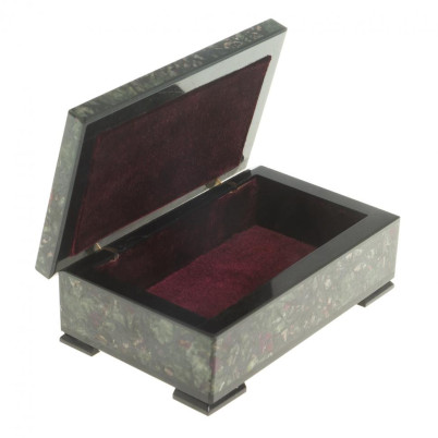 Каменная шкатулка из эвдиалита 10,5х6,5х4см