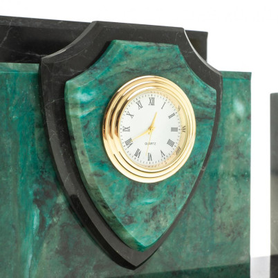 Настольная визитница &quot;Щит&quot; из темно-зеленого змеевика