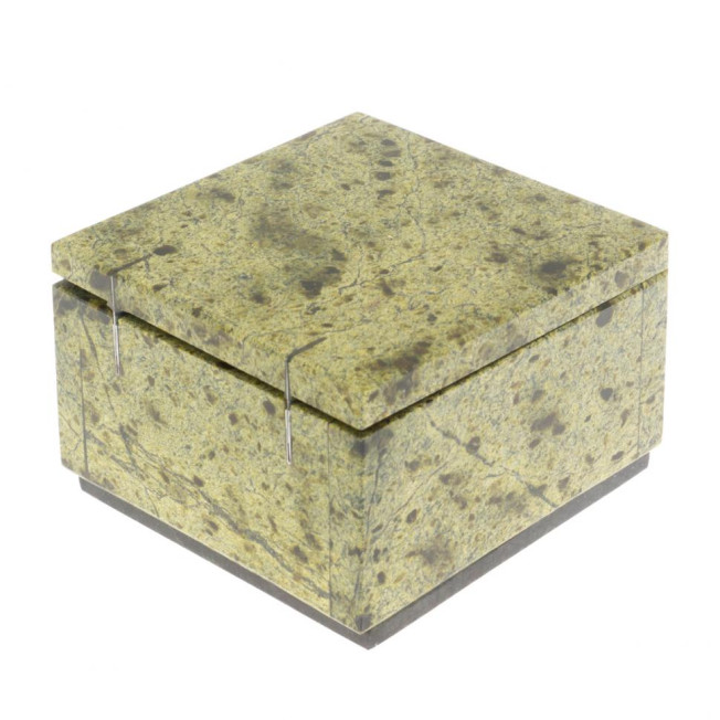 Шкатулка из змеевика 9,5х9,5х6 см