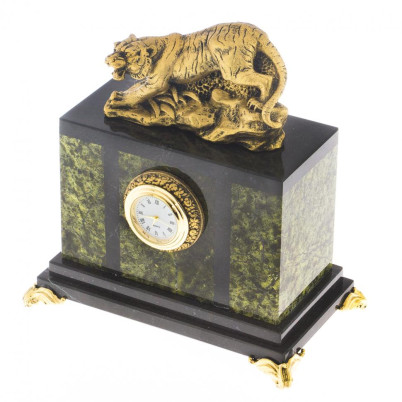 Часы "Тигр на охоте" камень змеевик