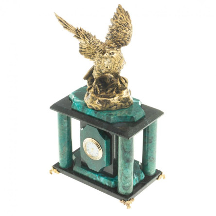 Часы настольные "Орел на скале" камень змеевик