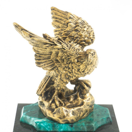 Часы настольные "Орел на скале" камень змеевик