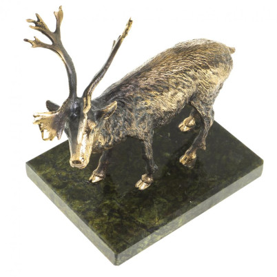Бронзовая статуэтка &quot;Северный олень&quot; на подставке из камня змеевик