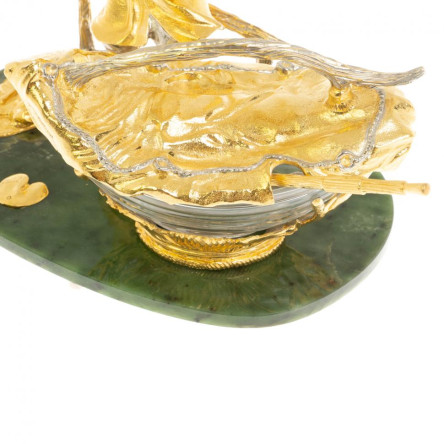 Икорница "Дед с осетром" из нефрита с ложкой Златоуст