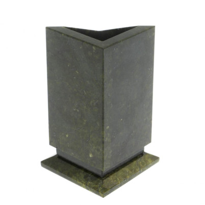 Карандашница из темного змеевика