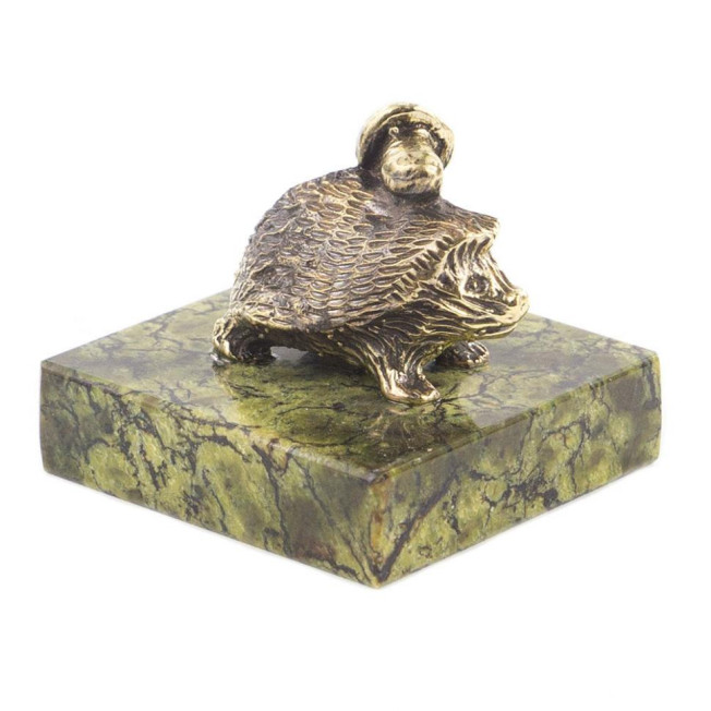 Статуэтка из бронзы на подставке из змеевика &quot;Еж с грибом&quot;