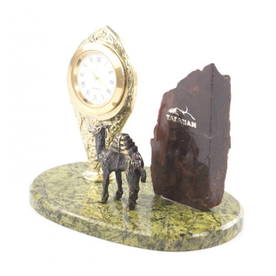 Сувенирные часы &quot;Верблюд&quot; бронза, камень змеевик, яшма