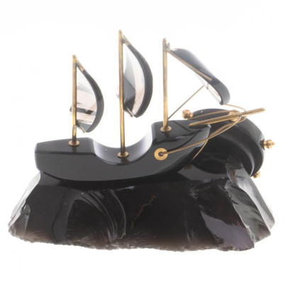 Настольные часы &quot;Парусник&quot; из черного обсидиана