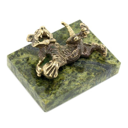 Статуэтка "Тигр с мячом" из бронзы и змеевика