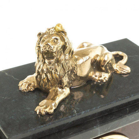 Часы из яшмы "Лев"