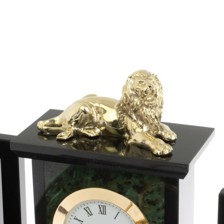 Письменный прибор "Лев" из нефрита на ножках