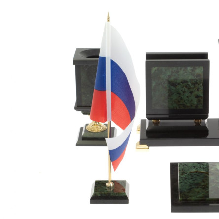 Письменный прибор "Лев" из нефрита на ножках