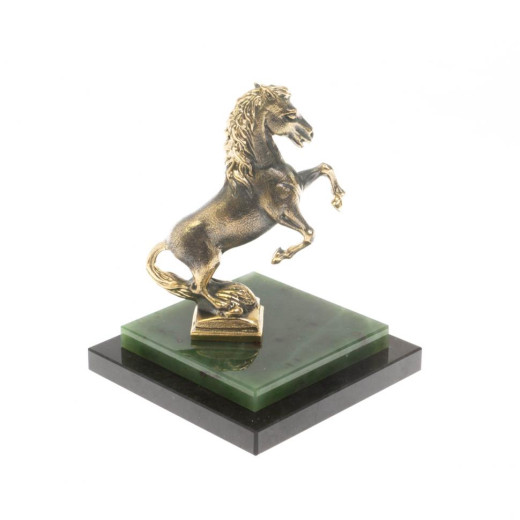 Лошадка из бронзы на подставке из нефрита &mdash; 