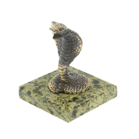 Статуэтка из бронзы "Кобра" на змеевике