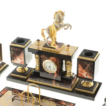 Настольный набор из яшмы "Конь на дыбах" Златоуст