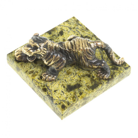 Статуэтка из бронзы "Рычащий тигр" камень змеевик