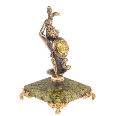 Статуэтка из бронзы &quot;Кролик - фокусник&quot; на подставке из змеевика