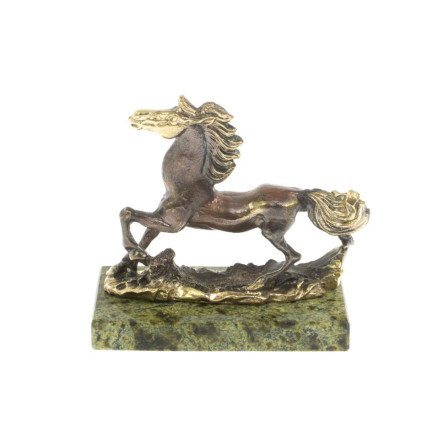 Лошадка из бронзы на подставке из змеевика