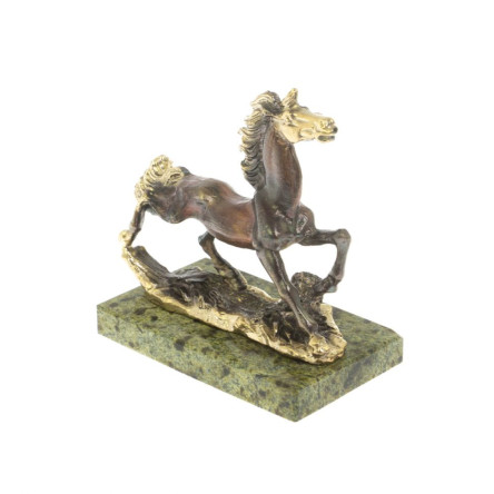 Лошадка из бронзы на подставке из змеевика