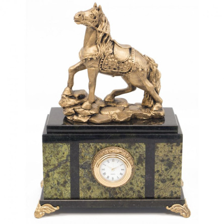 Часы "Конь" из змеевика и мрамолита