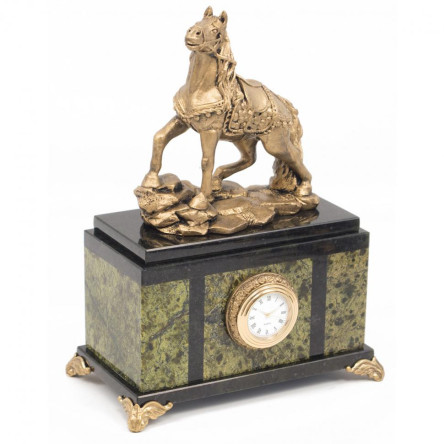 Часы "Конь" из змеевика и мрамолита