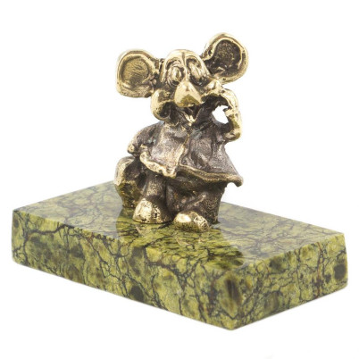 Статуэтка из бронзы и змеевика &quot;Мышка с сумкой&quot;