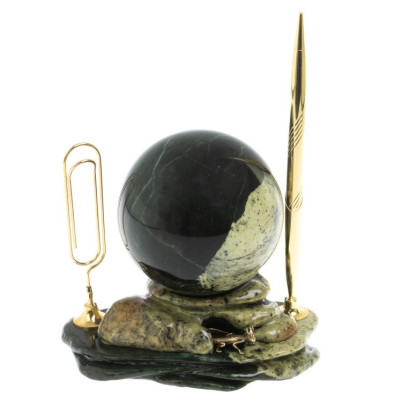 Композиция из змеевика &quot;Ящерица на скале&quot; шар 9,5 см