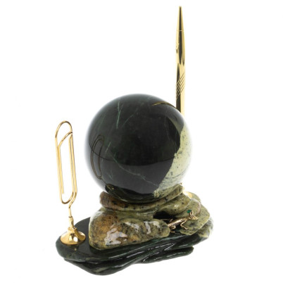 Композиция из змеевика &quot;Ящерица на скале&quot; шар 9,5 см