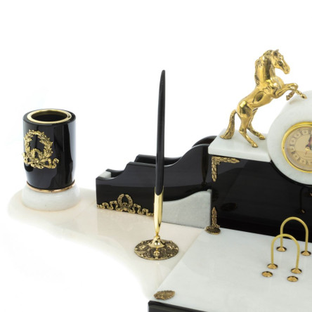 Настольный набор "Лошади на воле" из обсидиана и мрамора