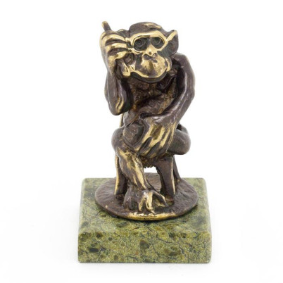 Статуэтка &quot;Обезьяна с телефоном&quot; из бронзы и змеевика