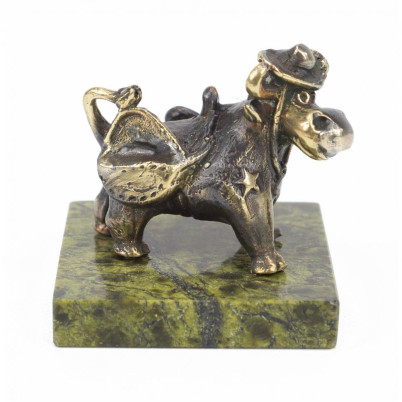 Статуэтка из бронзы и змеевика &quot;Бычок шериф&quot;