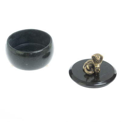 Шкатулка круглая &quot;Кобра&quot; из черного змеевика