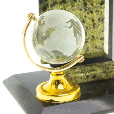 Настольные часы из камня змеевик &quot;Глобус&quot;