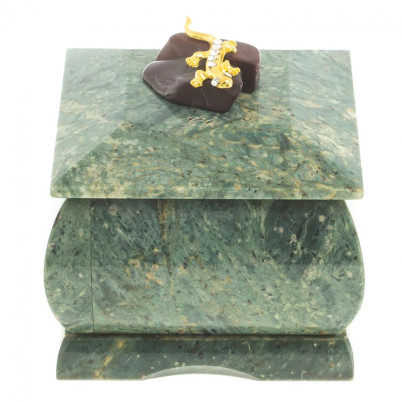 Шкатулка из змеевика с прямой ящерицей 6,5х6,5х6 см