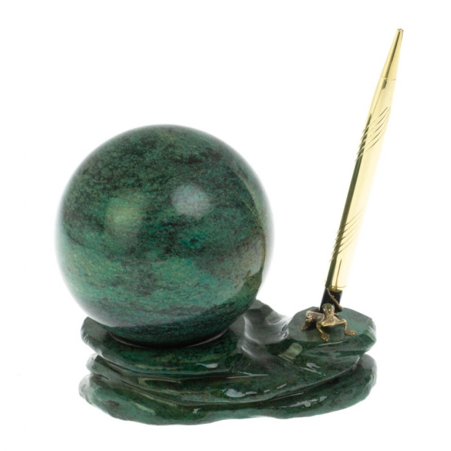 Композиция с шаром &quot;Ящерица на скале&quot; из змеевика