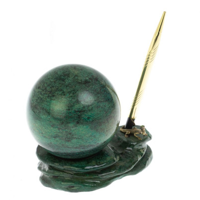 Композиция с шаром &quot;Ящерица на скале&quot; из змеевика