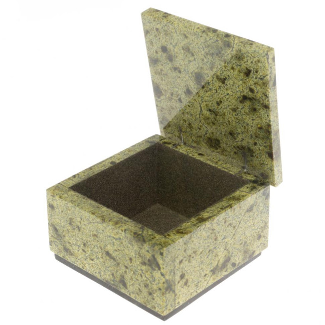 Шкатулка из змеевика 9,5х9,5х6 см